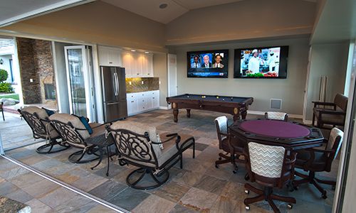 Bar / Game Room